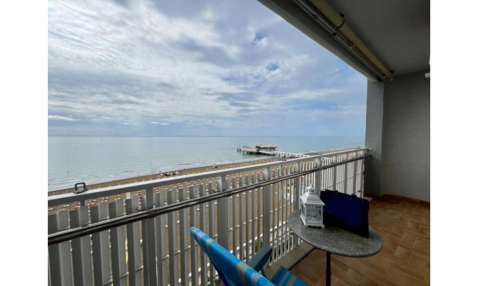 Ferienwohnungen ORIENTE: Balkon mit Meerblick (Beispiel)