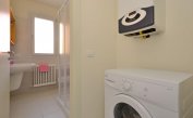 appartamenti BELLAROSA: C7/2 - bagno con lavatrice (esempio)