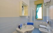 appartamenti JUPITER: B4 - bagno con box doccia (esempio)