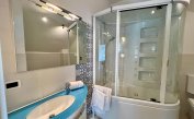 apartments BLU RESIDENCE: D6X - bathroom with bathtub (example)